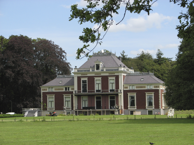 905654 Gezicht op de achtergevel van het landhuis Beerschoten (Utrechtseweg 70) te De Bilt.